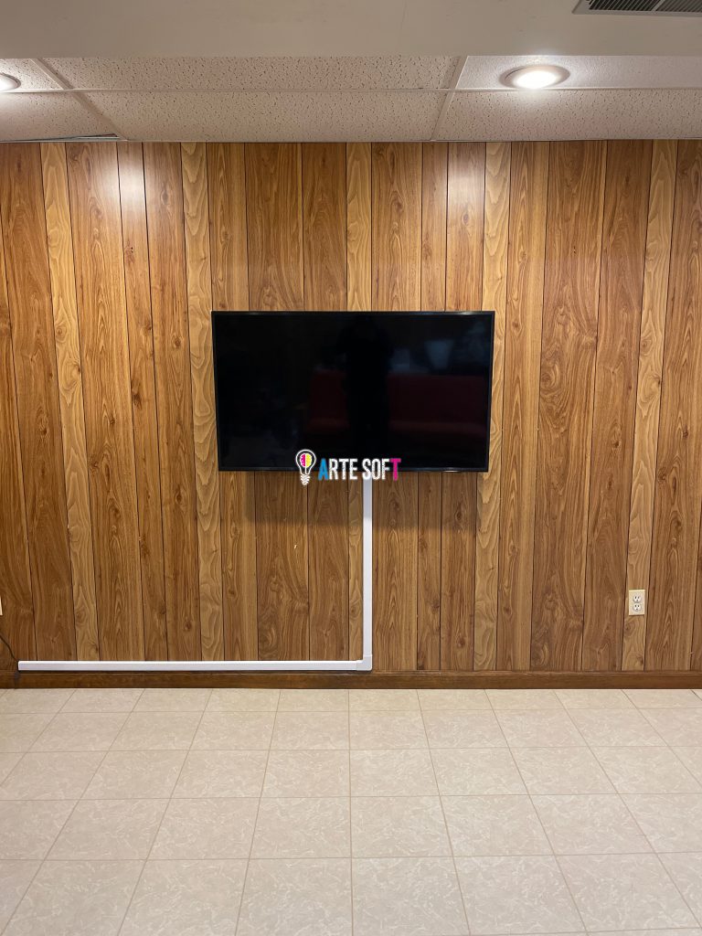 tv mounting with external concealment going to the closest outlet